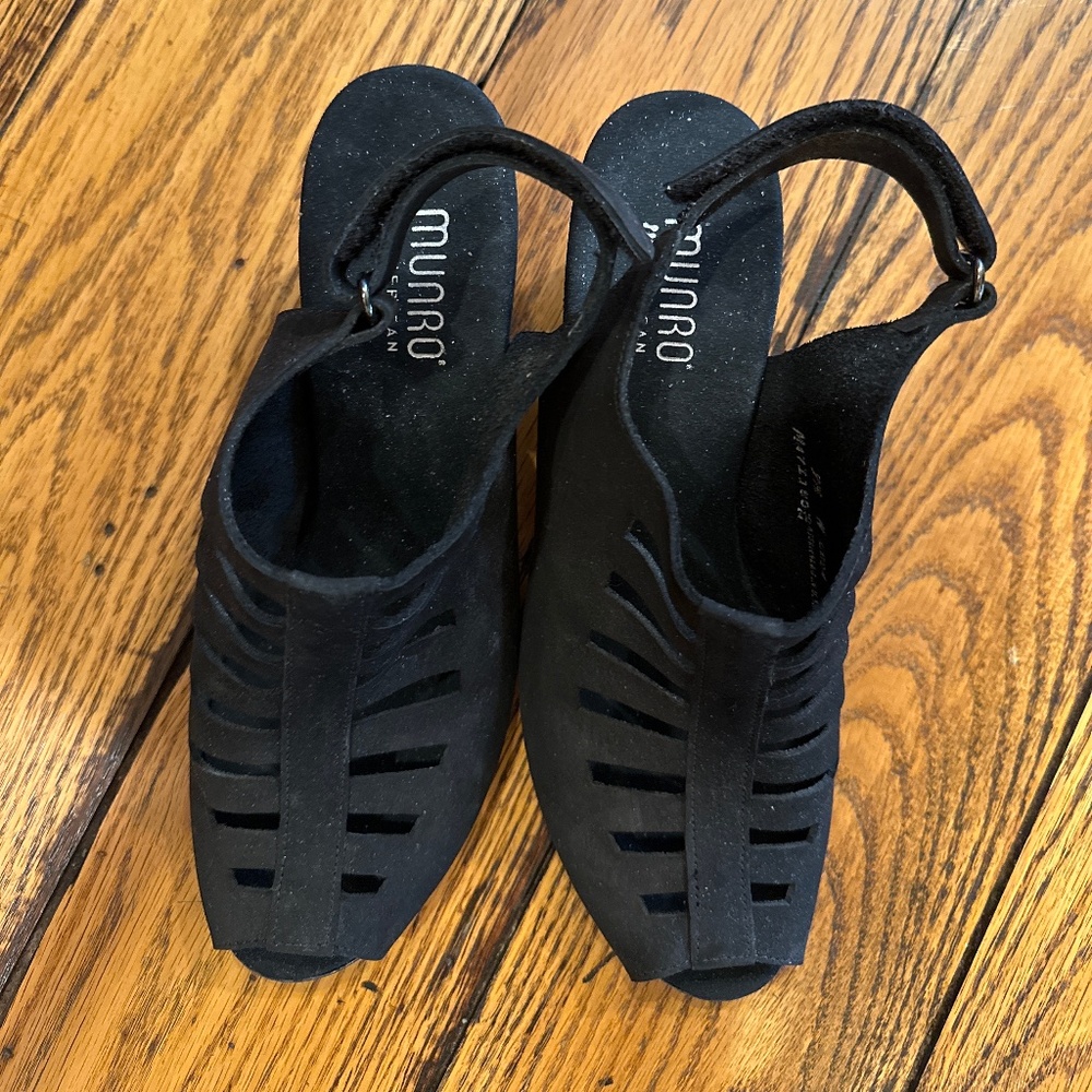 MUNRO AMERICAN WOMENS BLACK ABBY SANDALS ADJUSTABLE HEEL STEAP AND RUBBER SOLE
